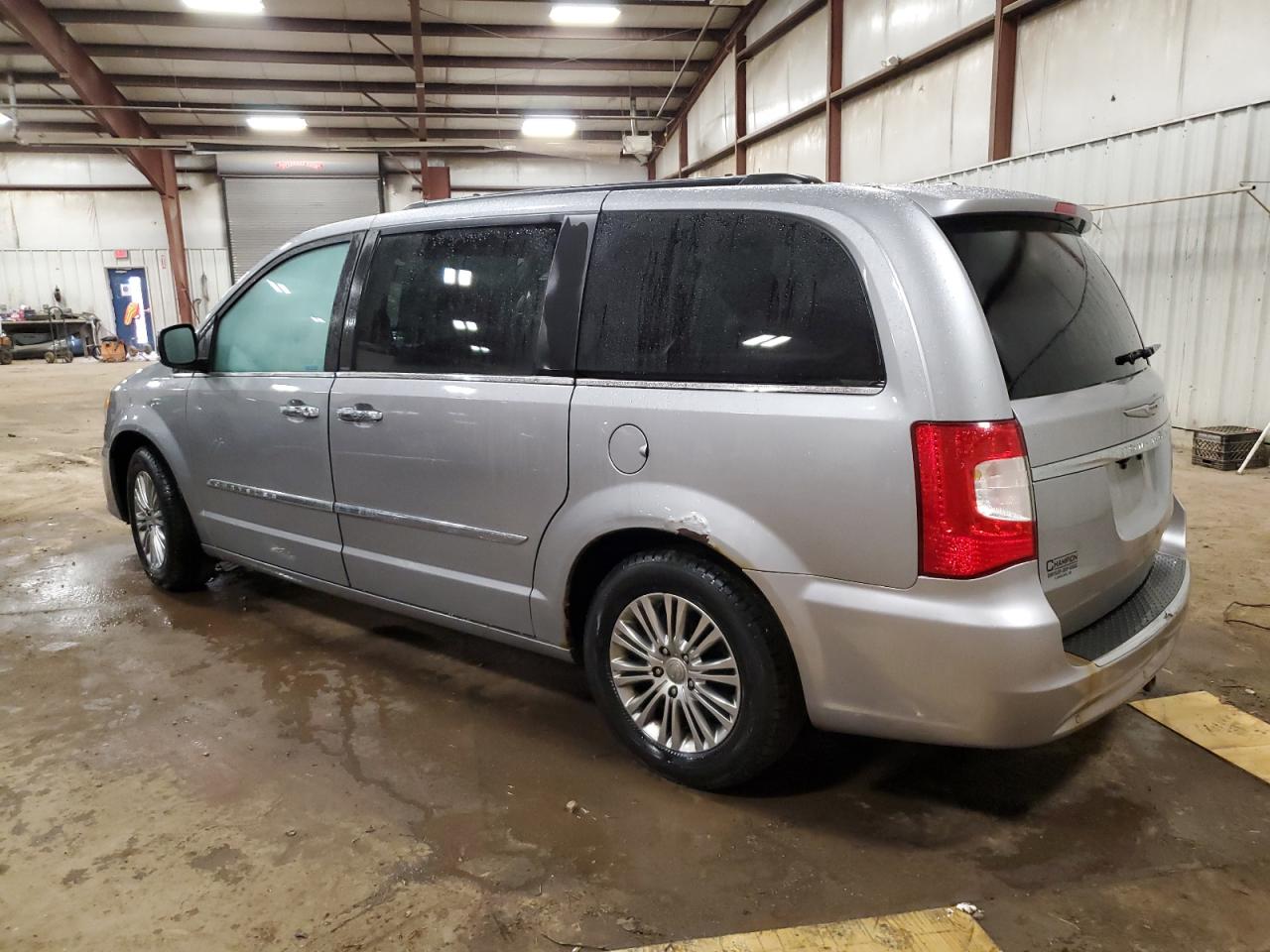 2014 Chrysler Town & Country - Image 2