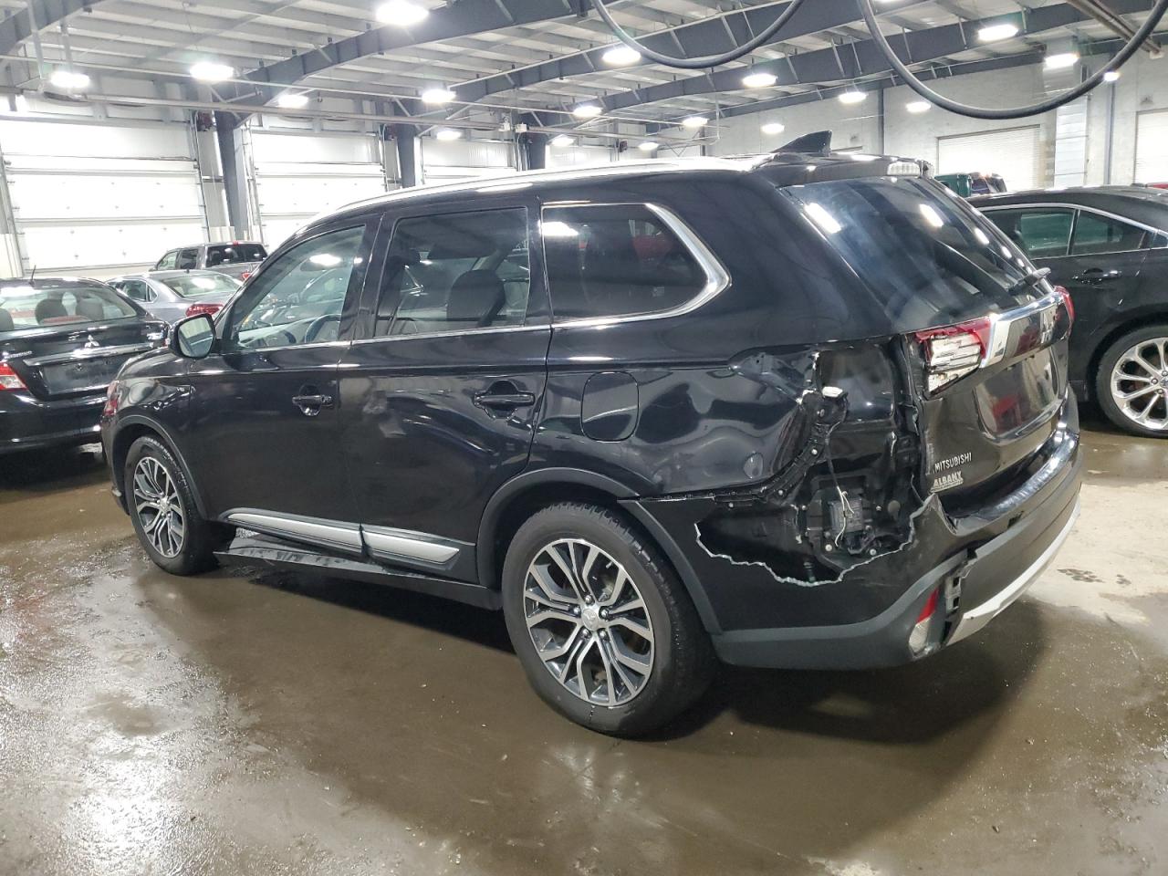 2017 Mitsubishi Outlander - Image 2