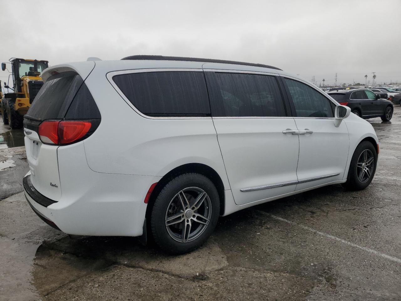 2017 Chrysler Pacifica - Image 3