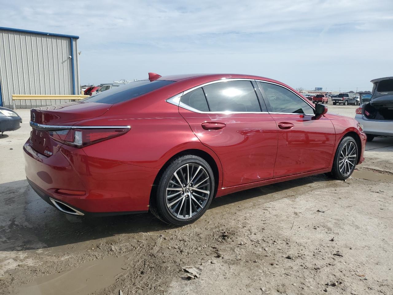 2024 Lexus ES - Image 3