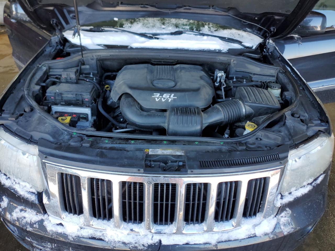 2012 Jeep Grand Cherokee - Image 12