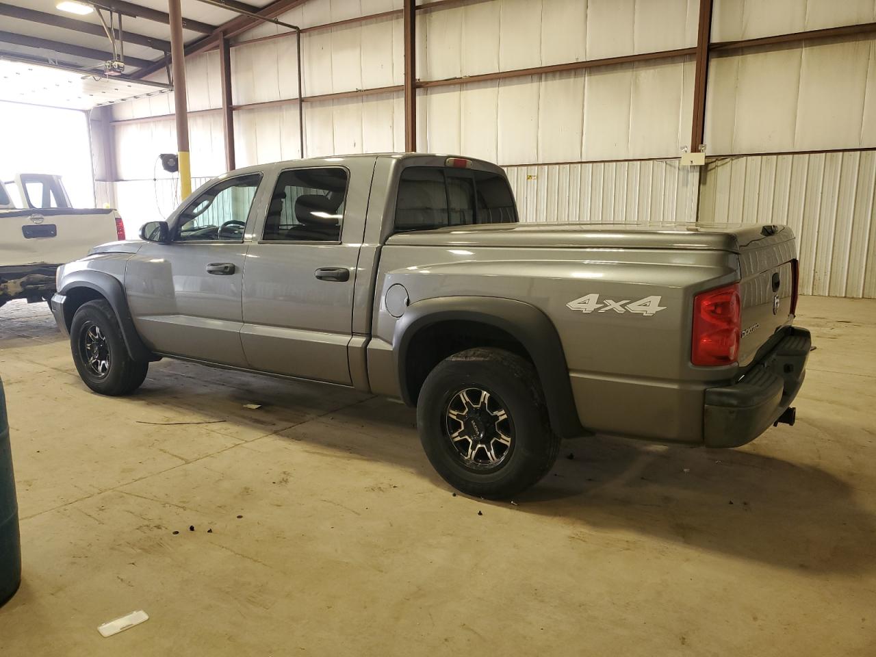 2005 Dodge Dakota - Image 2