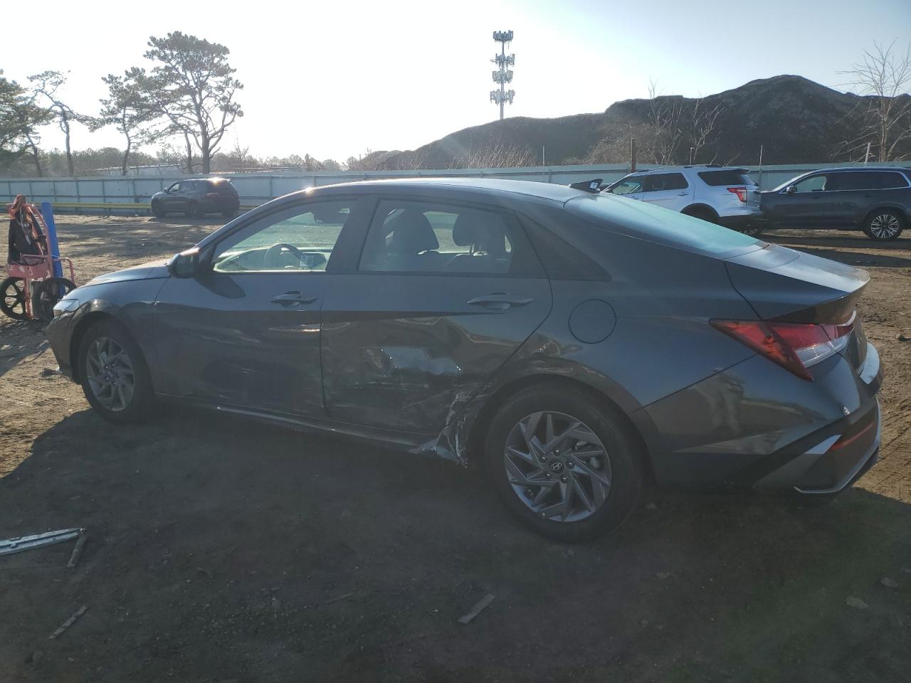 2024 Hyundai Elantra - Image 2