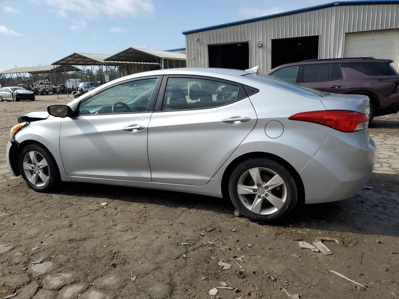 2013 Hyundai Elantra - Image 2