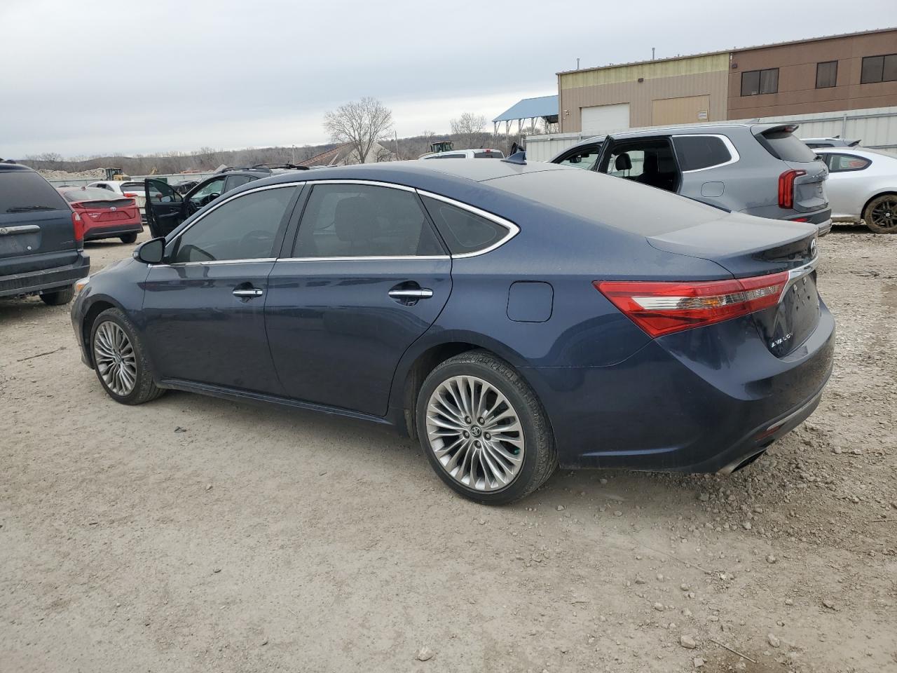 2017 Toyota Avalon - Image 2