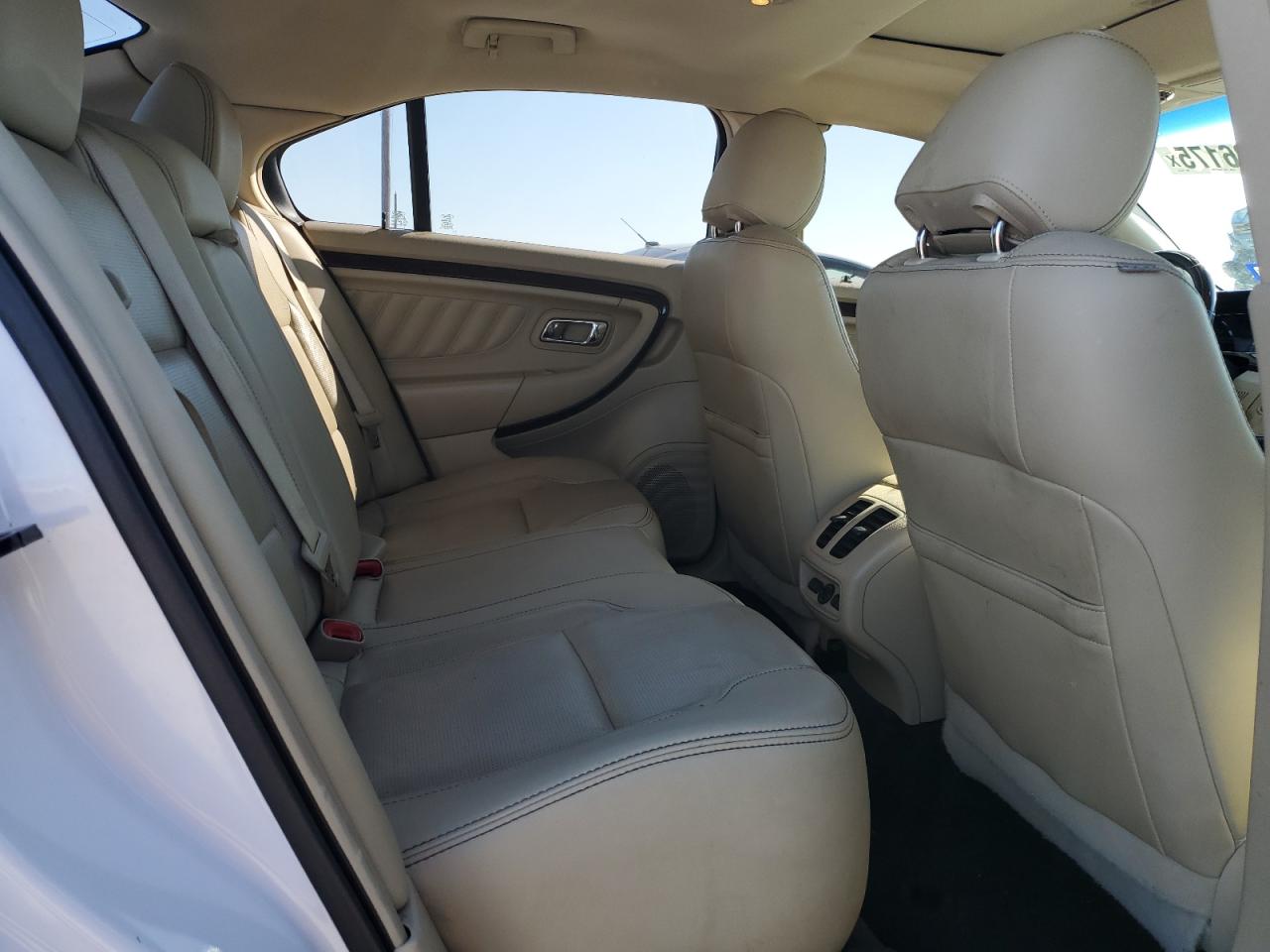 2018 Ford Taurus - Image 10