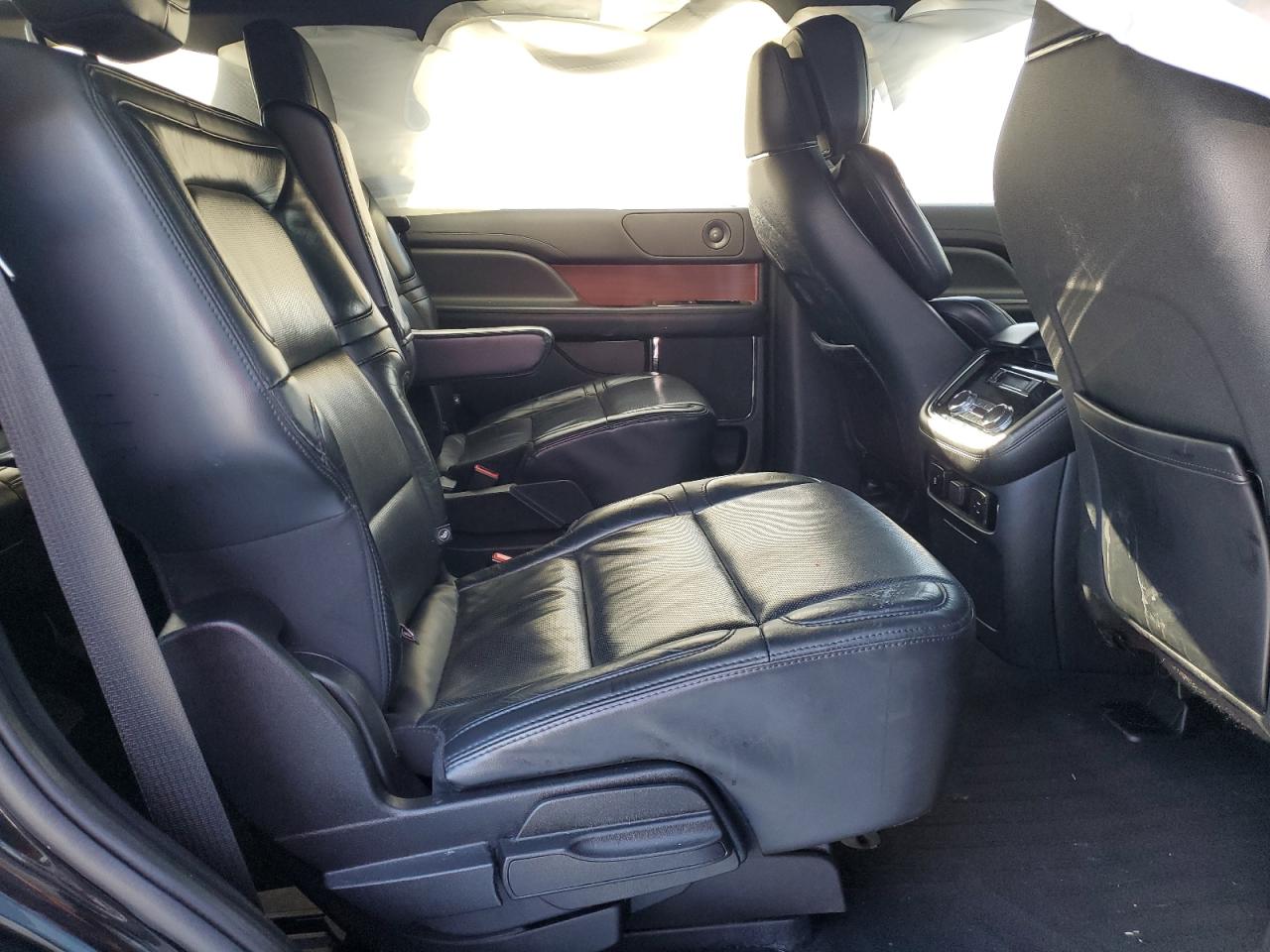 2021 Lincoln Navigator - Image 11