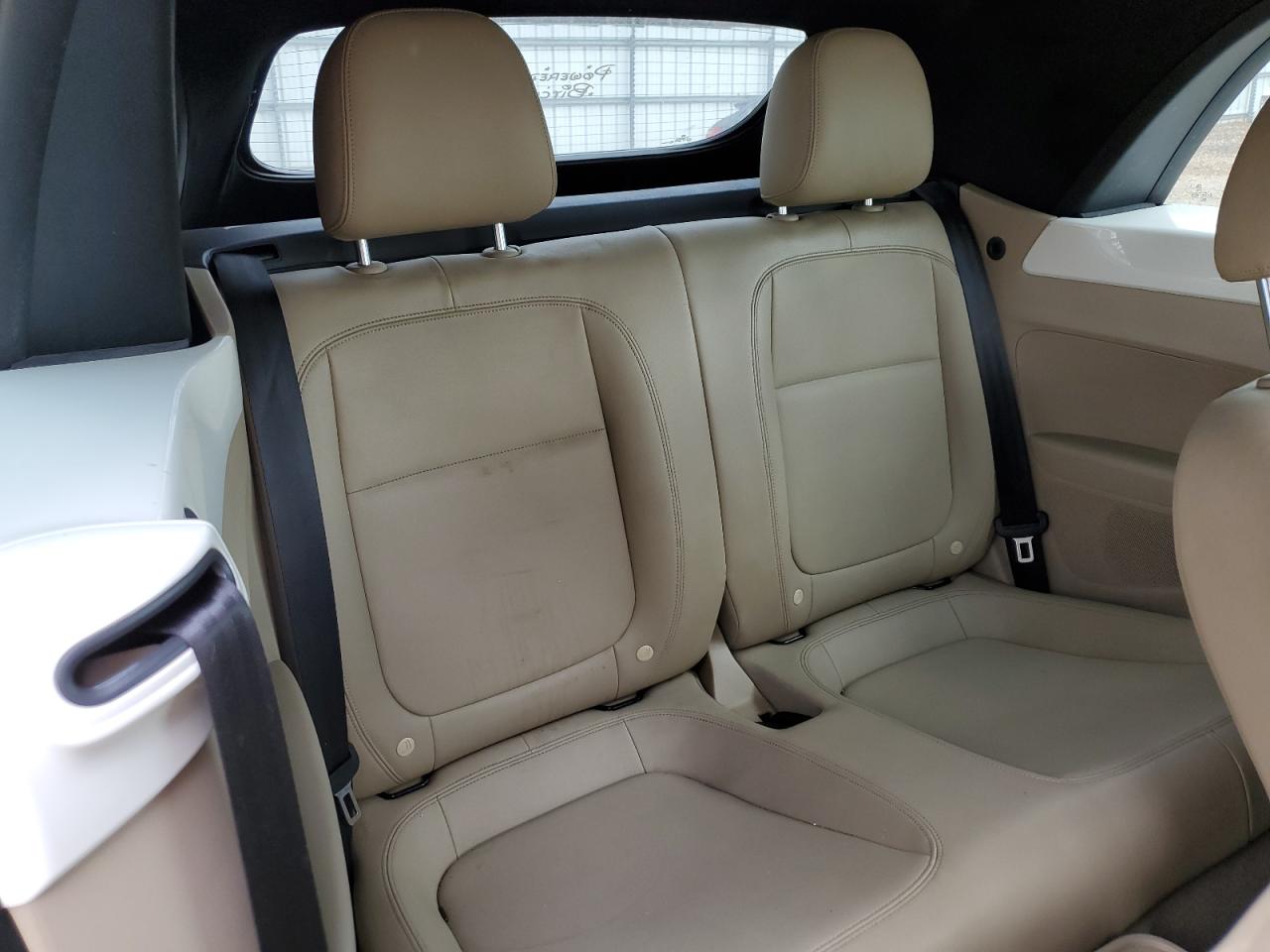 2014 Volkswagen Beetle - Image 10