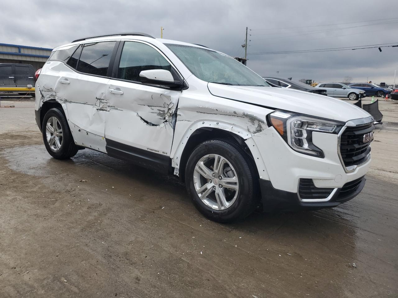 2022 GMC Terrain - Image 4