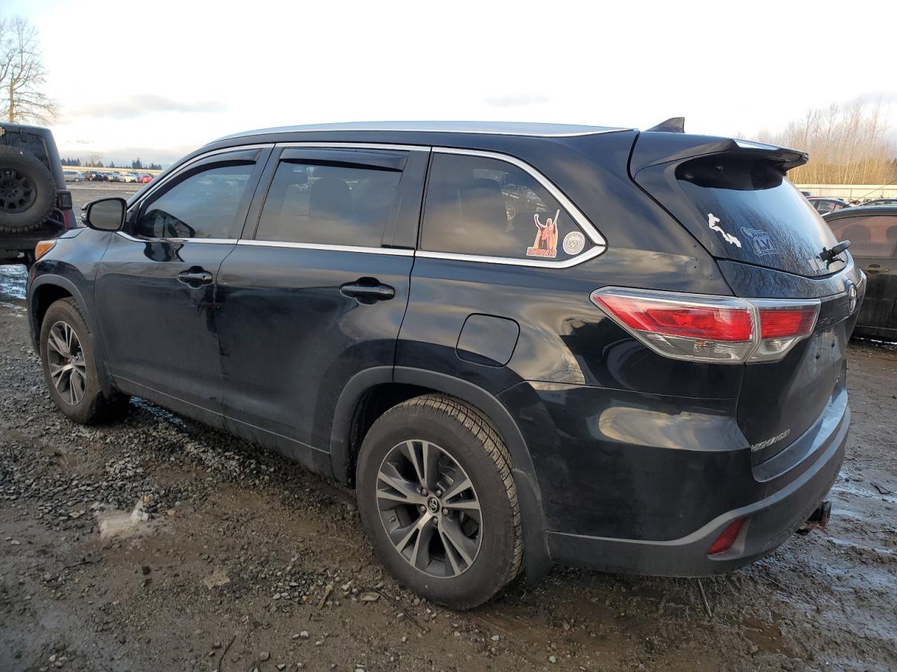 2016 Toyota Highlander - Image 2