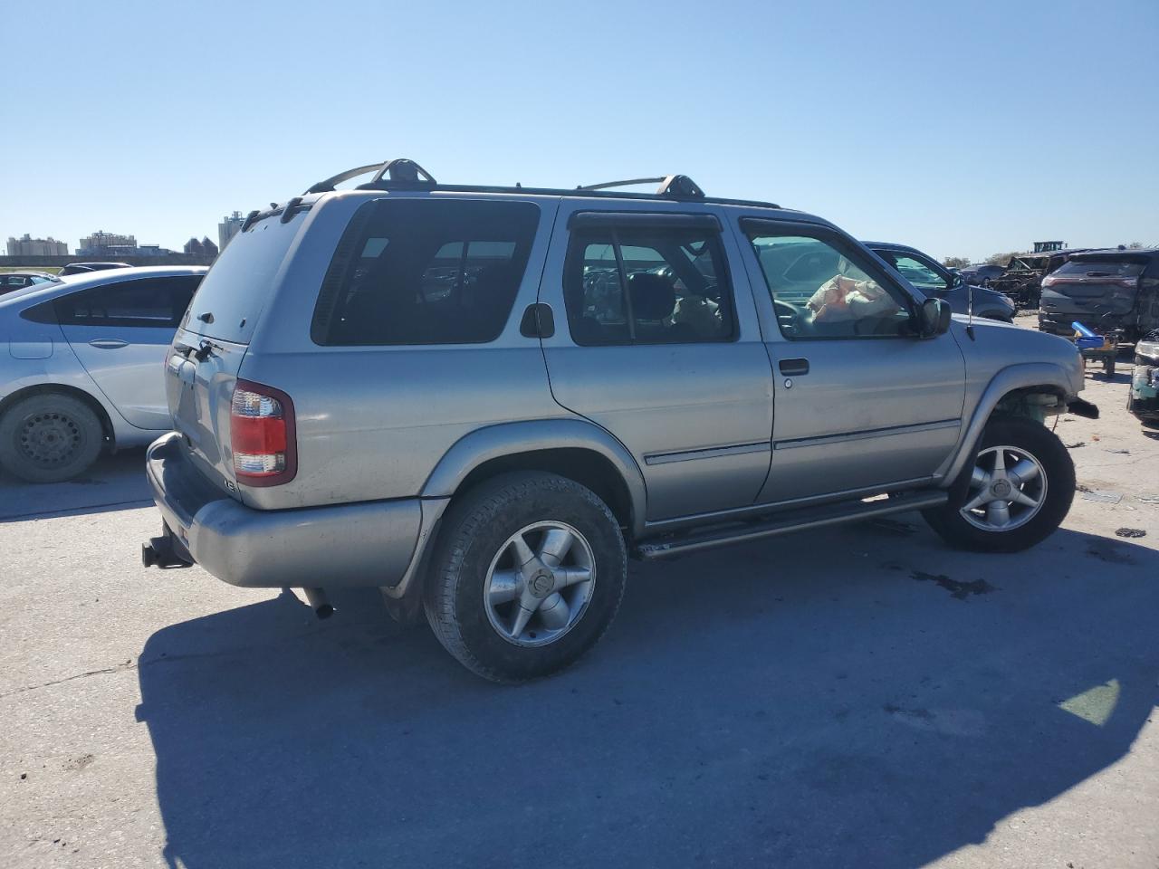 2000 Nissan Pathfinder - Image 3