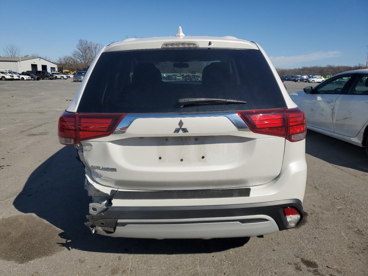 2020 Mitsubishi Outlander - Image 6