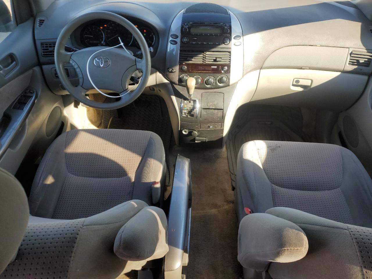 2006 Toyota Sienna - Image 8