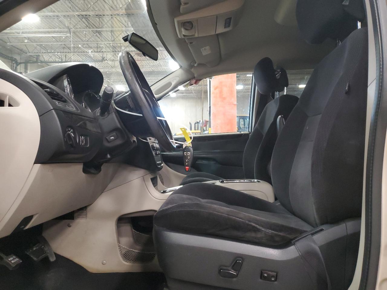 2014 Dodge Caravan - Image 7