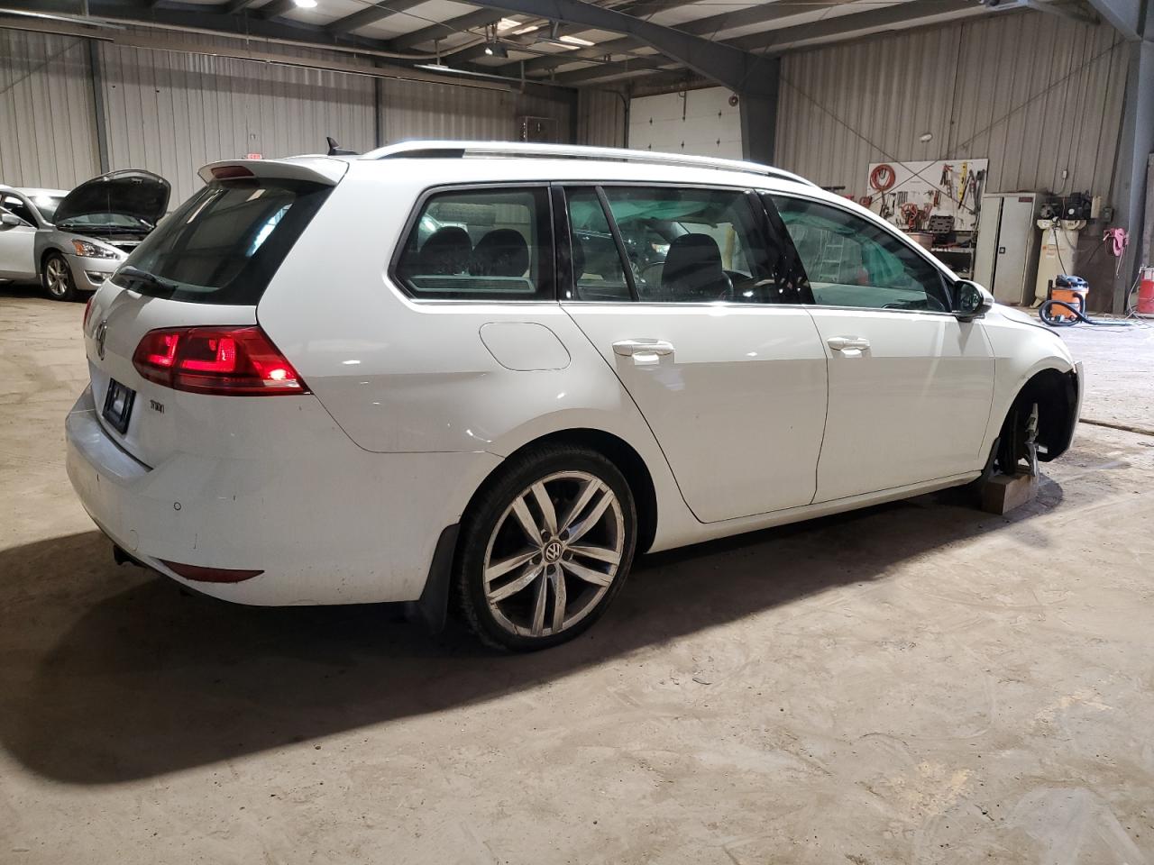 2015 Volkswagen Golf - Image 3