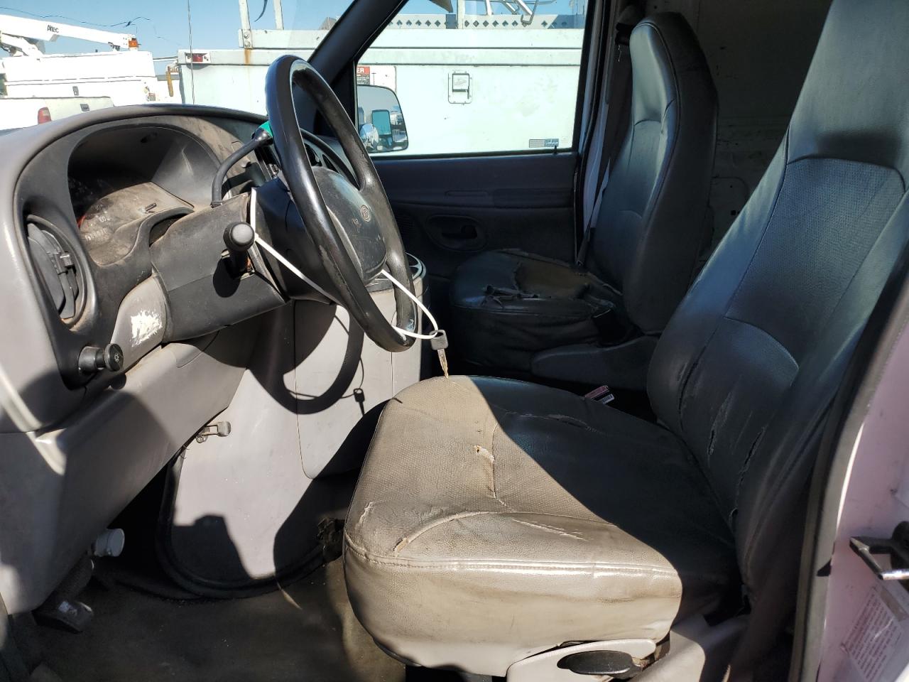 2000 Ford Econoline - Image 7