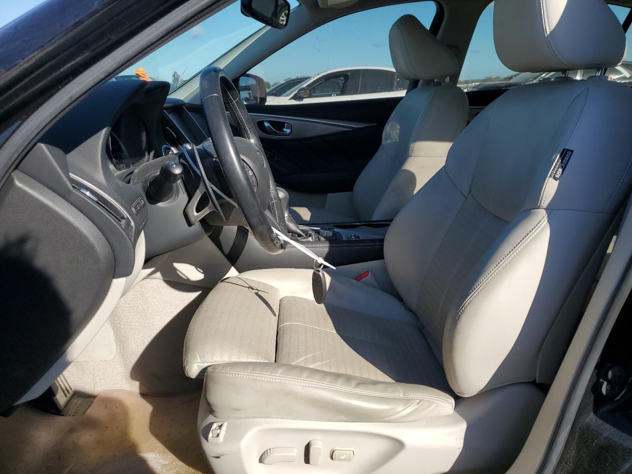 2015 Infiniti Q50 - Image 7