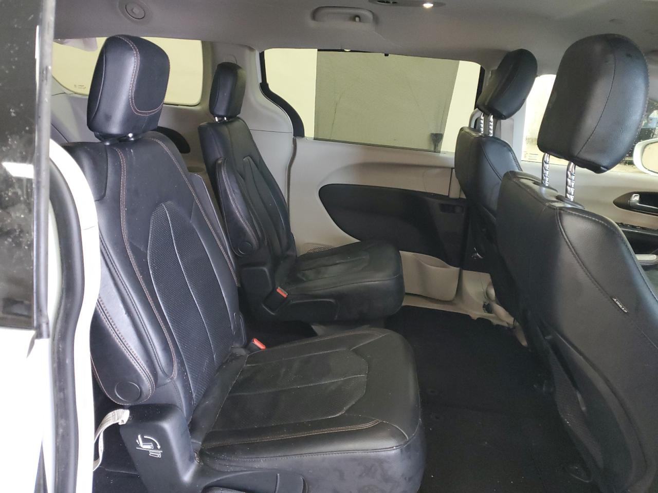 2018 Chrysler Pacifica - Image 11