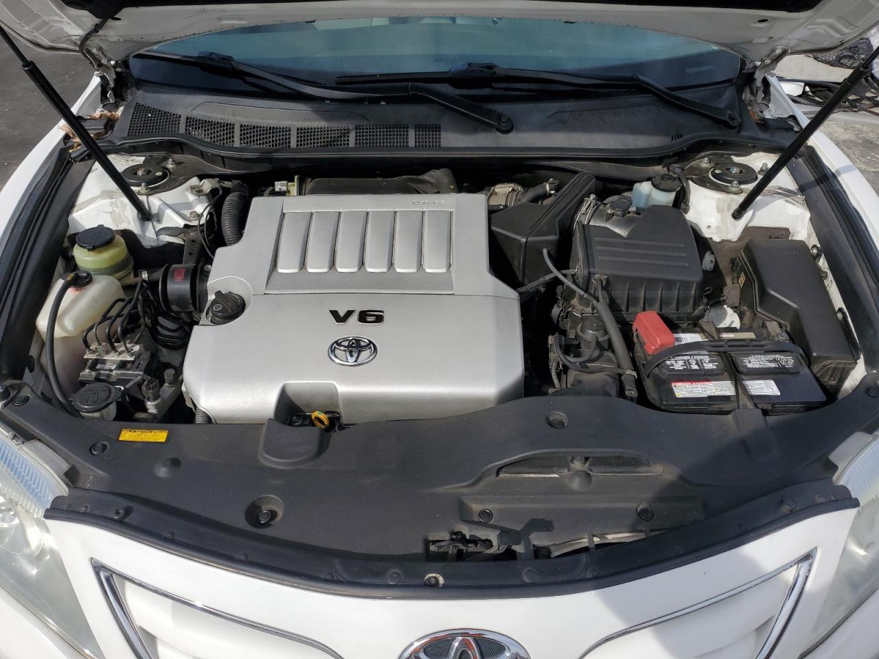 2010 Toyota Camry - Image 12