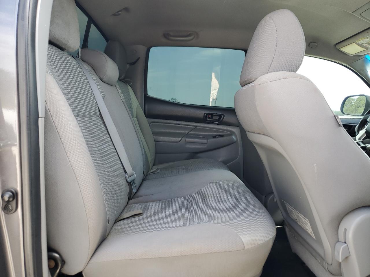 2015 Toyota Tacoma - Image 10