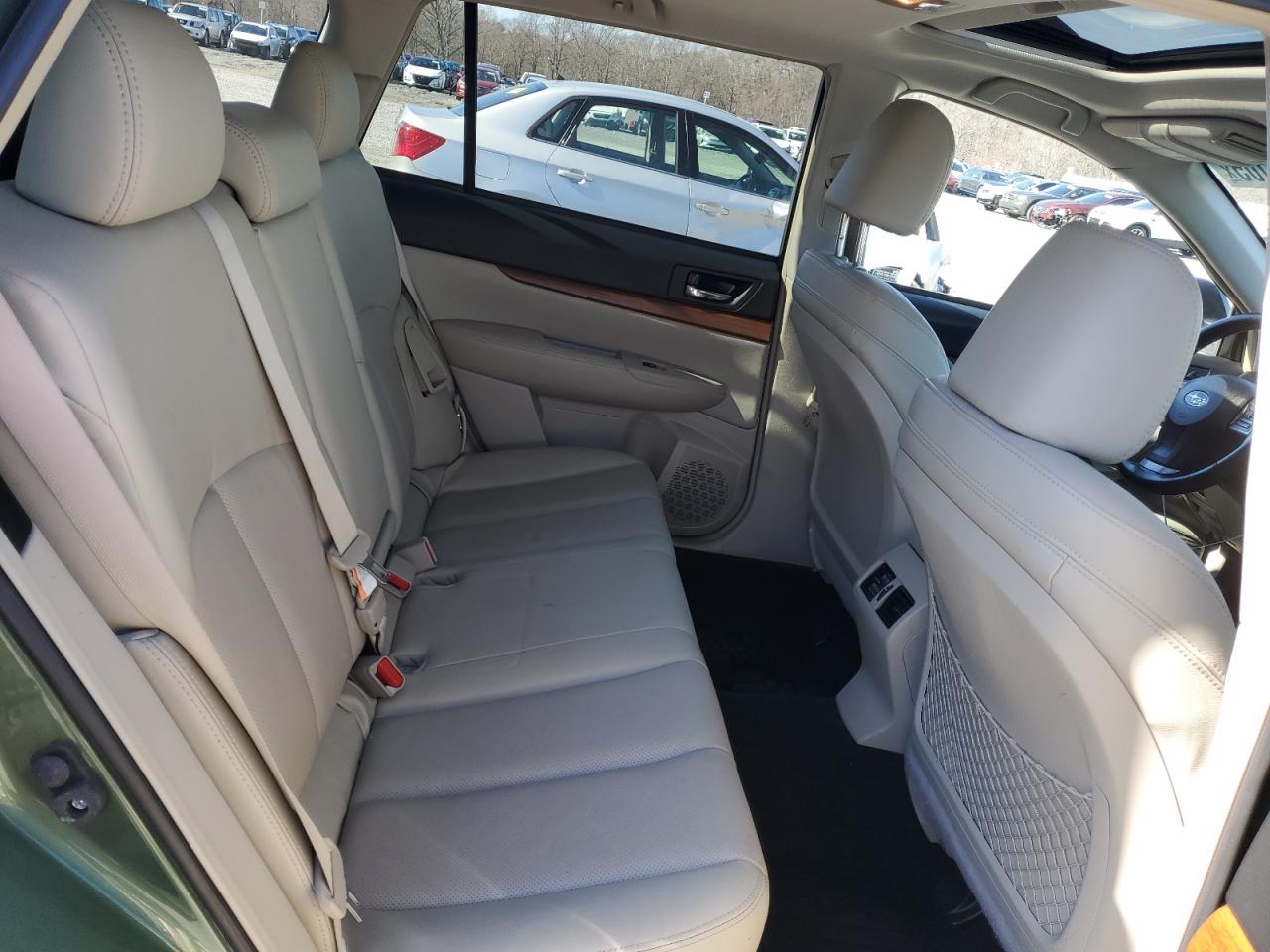 2013 Subaru Outback - Image 12