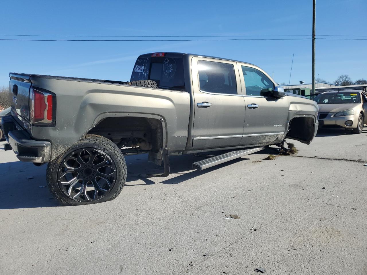 2018 GMC Sierra - Image 3