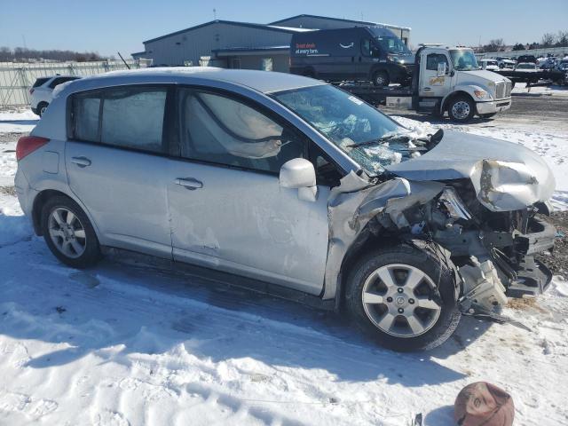 Хетчбеки NISSAN VERSA 2012 Сріблястий