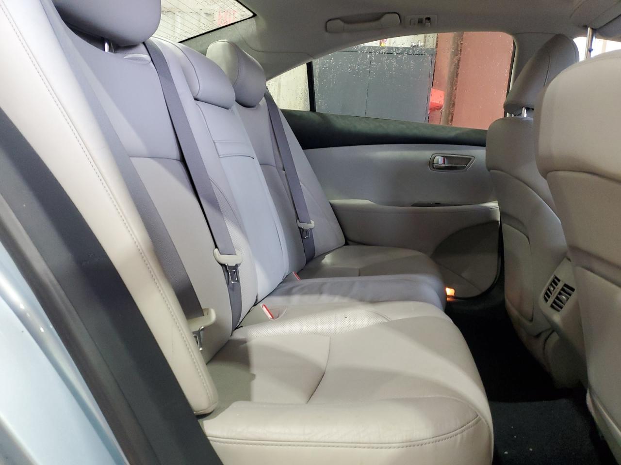 2010 Lexus ES - Image 10