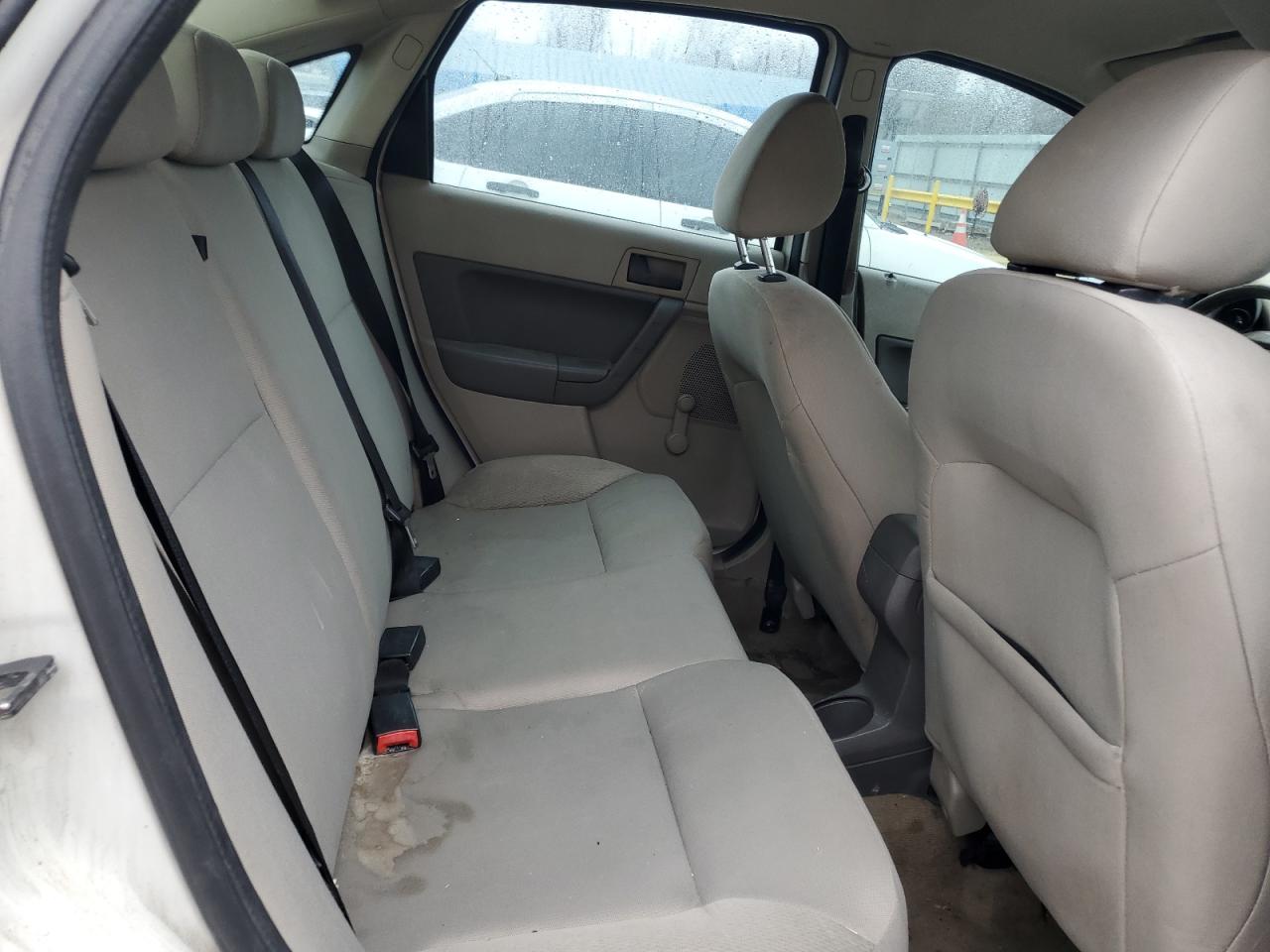 2010 Ford Focus - Image 10