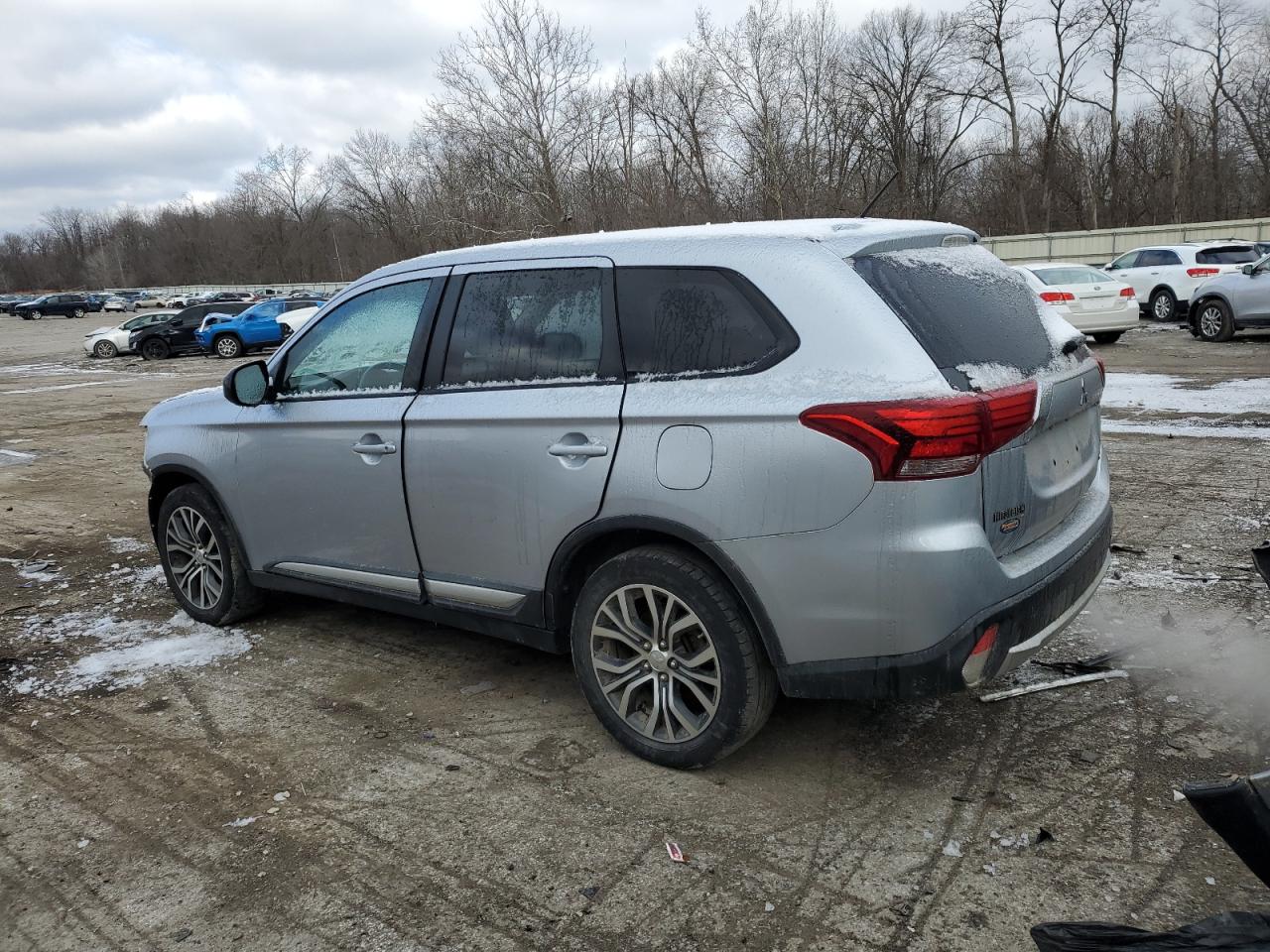 2016 Mitsubishi Outlander - Image 2