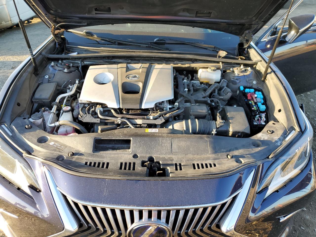 2019 Lexus ES - Image 11