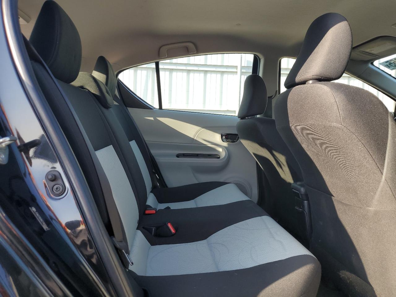 2012 Toyota Prius - Image 10