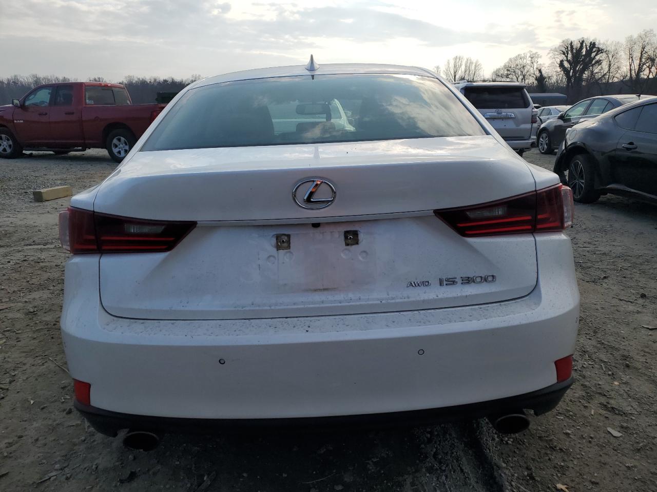 2016 Lexus IS - Image 6