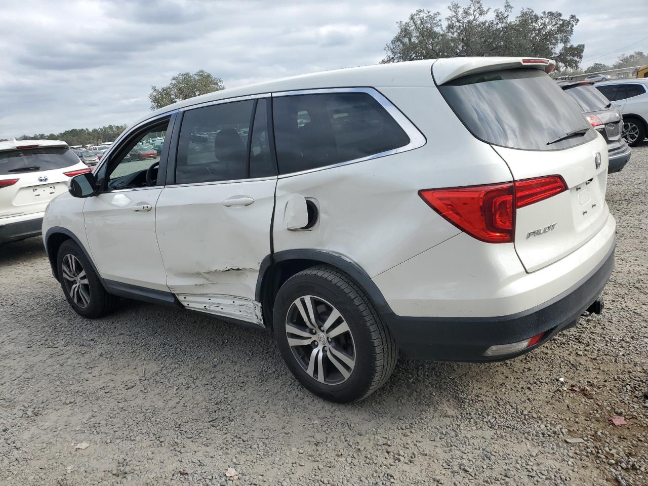 2016 Honda Pilot - Image 2