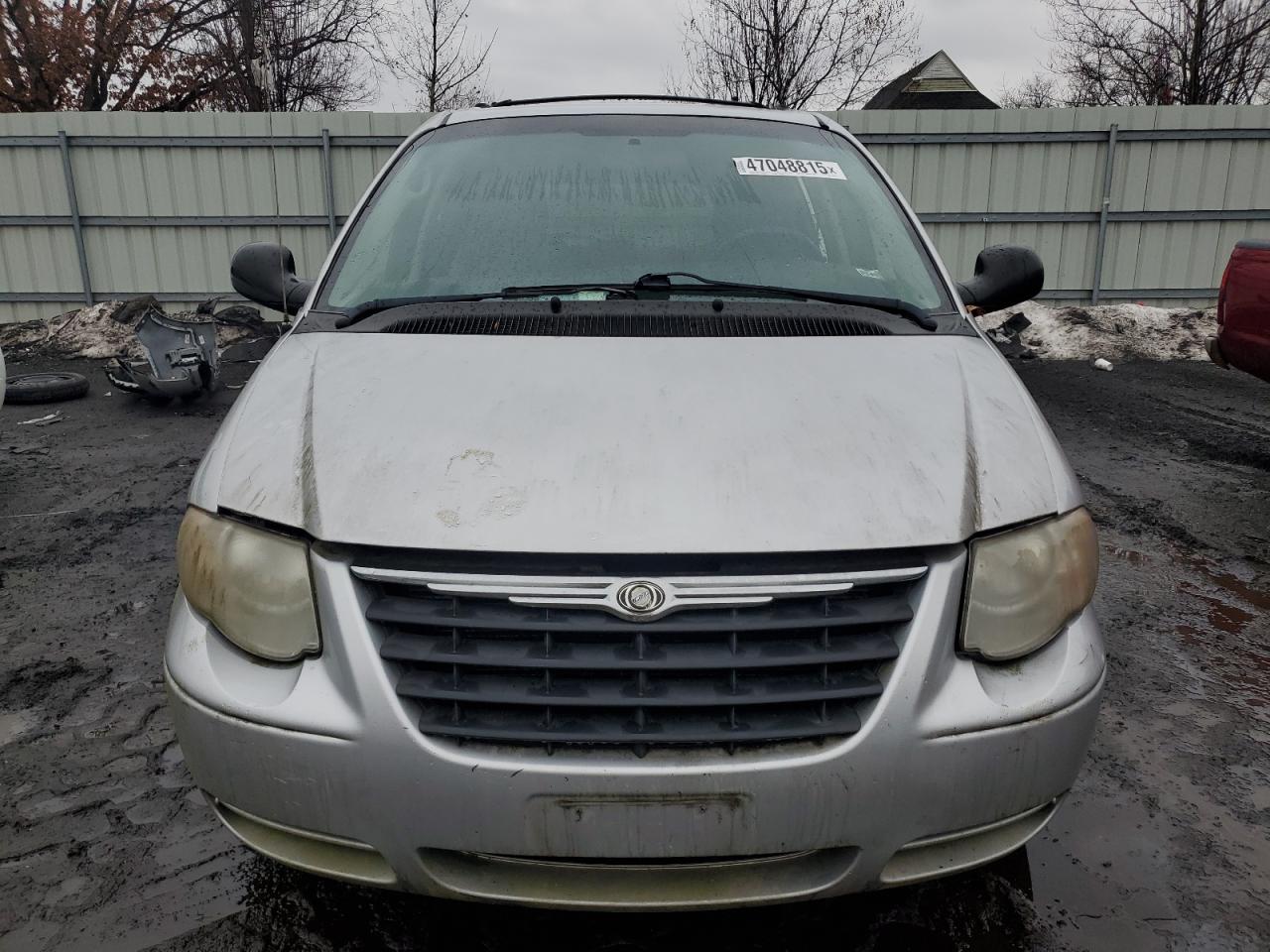 2007 Chrysler Town & Country - Image 5