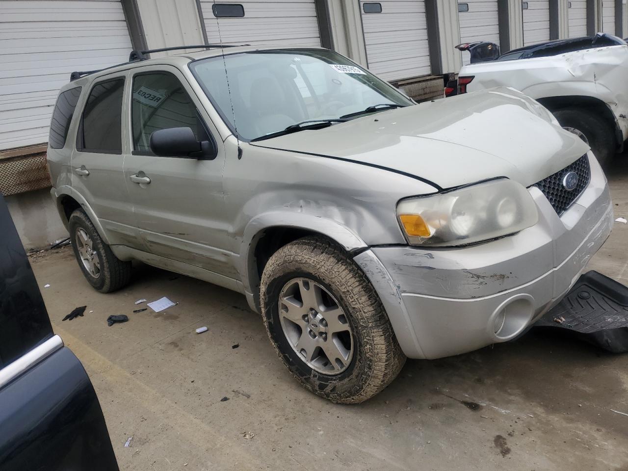 2005 Ford Escape - Image 4