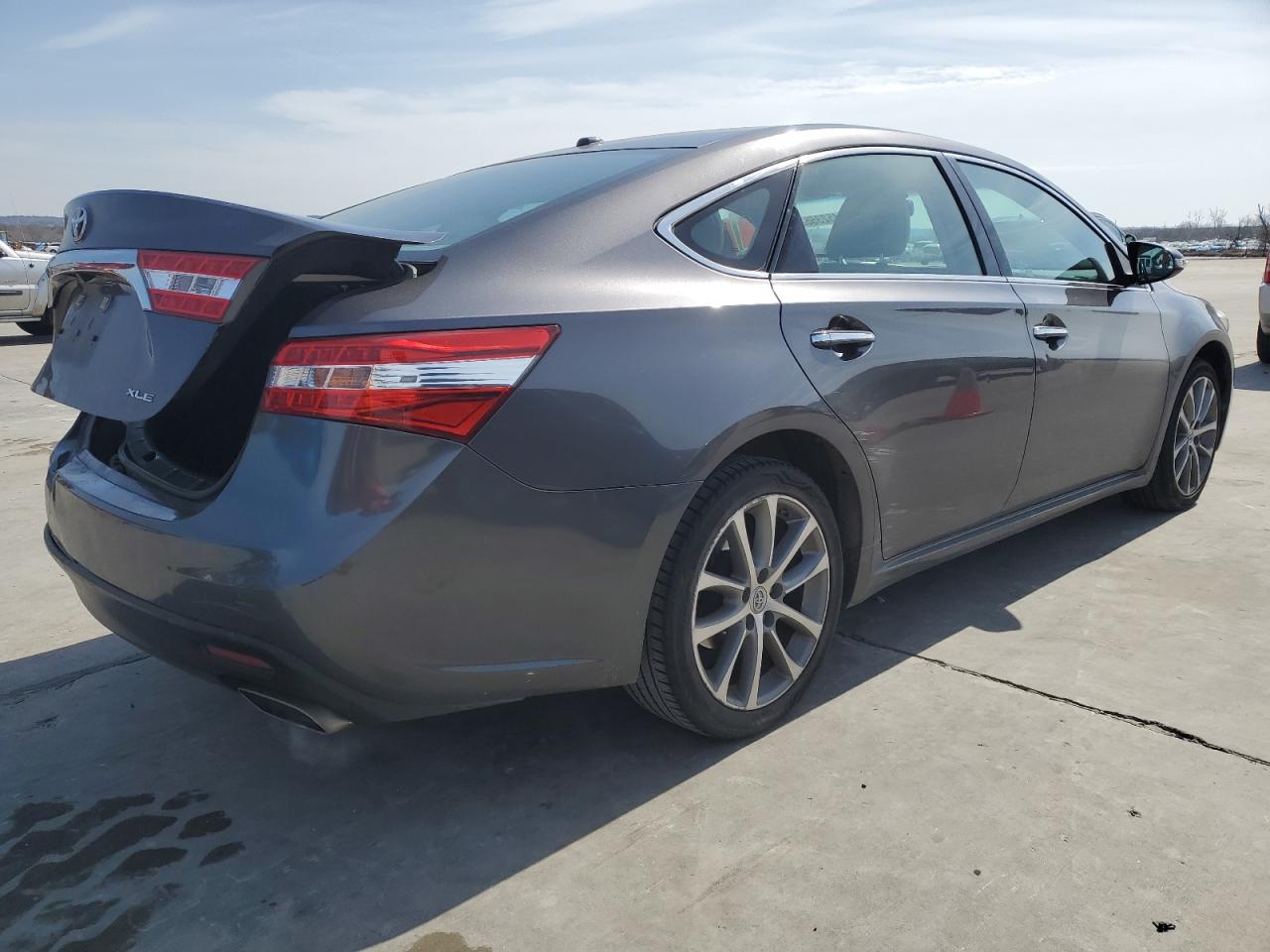 2015 Toyota Avalon - Image 3