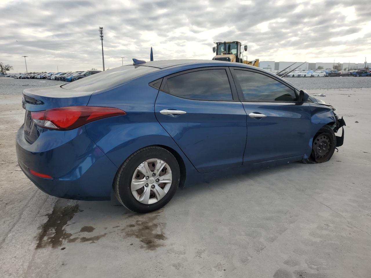 2016 Hyundai Elantra - Image 3