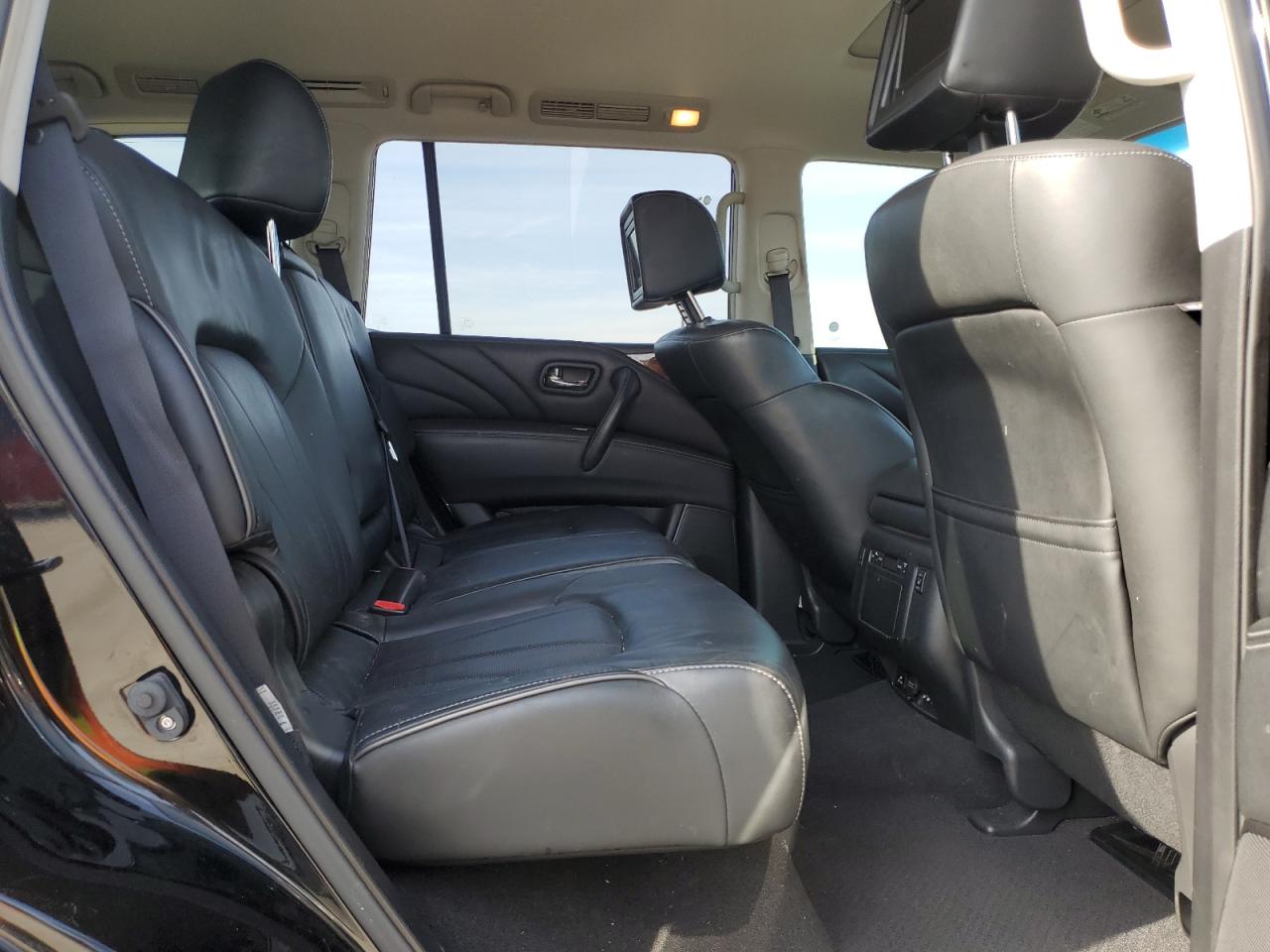 2015 Infiniti QX80 - Image 10