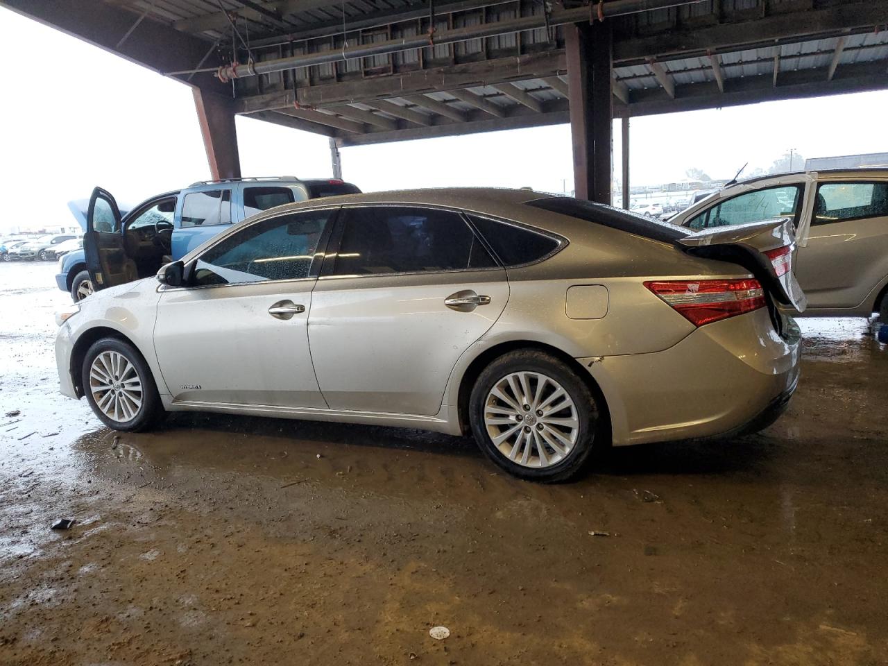 2014 Toyota Avalon - Image 2