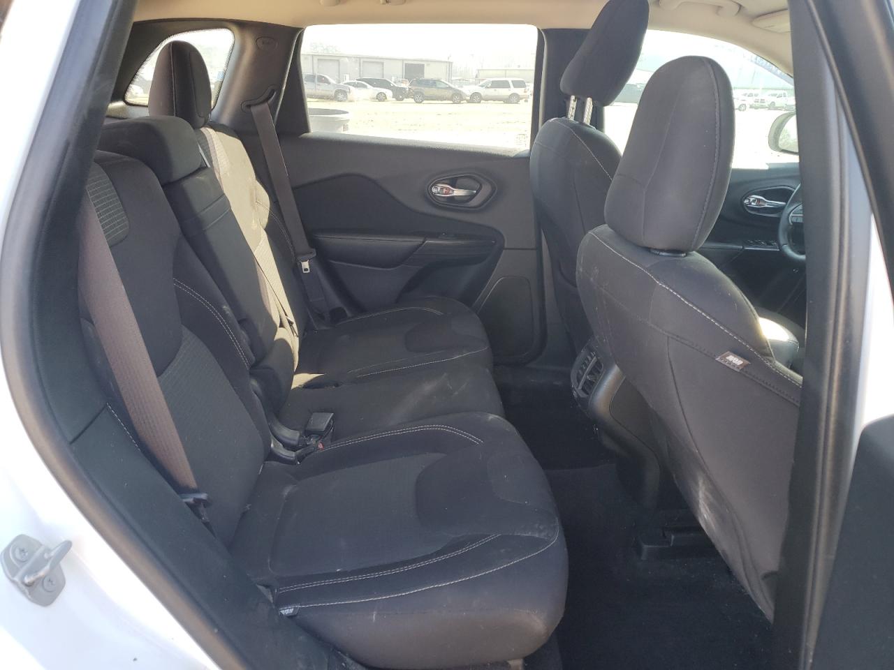 2016 Jeep Grand Cherokee - Image 12