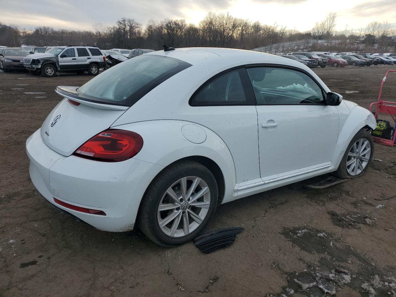 2018 Volkswagen Beetle - Image 3