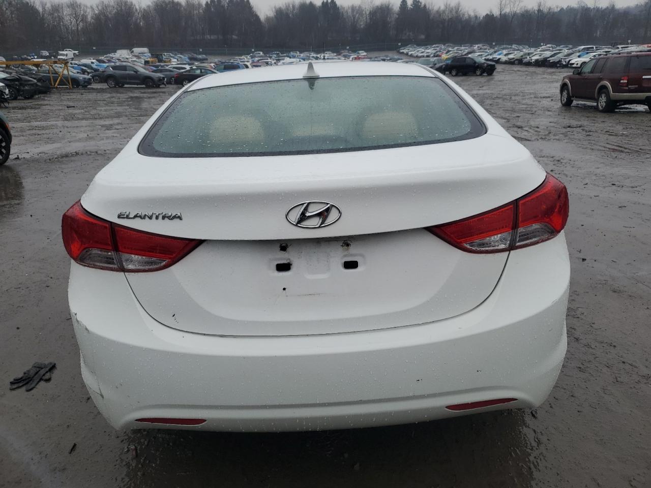 2013 Hyundai Elantra - Image 6