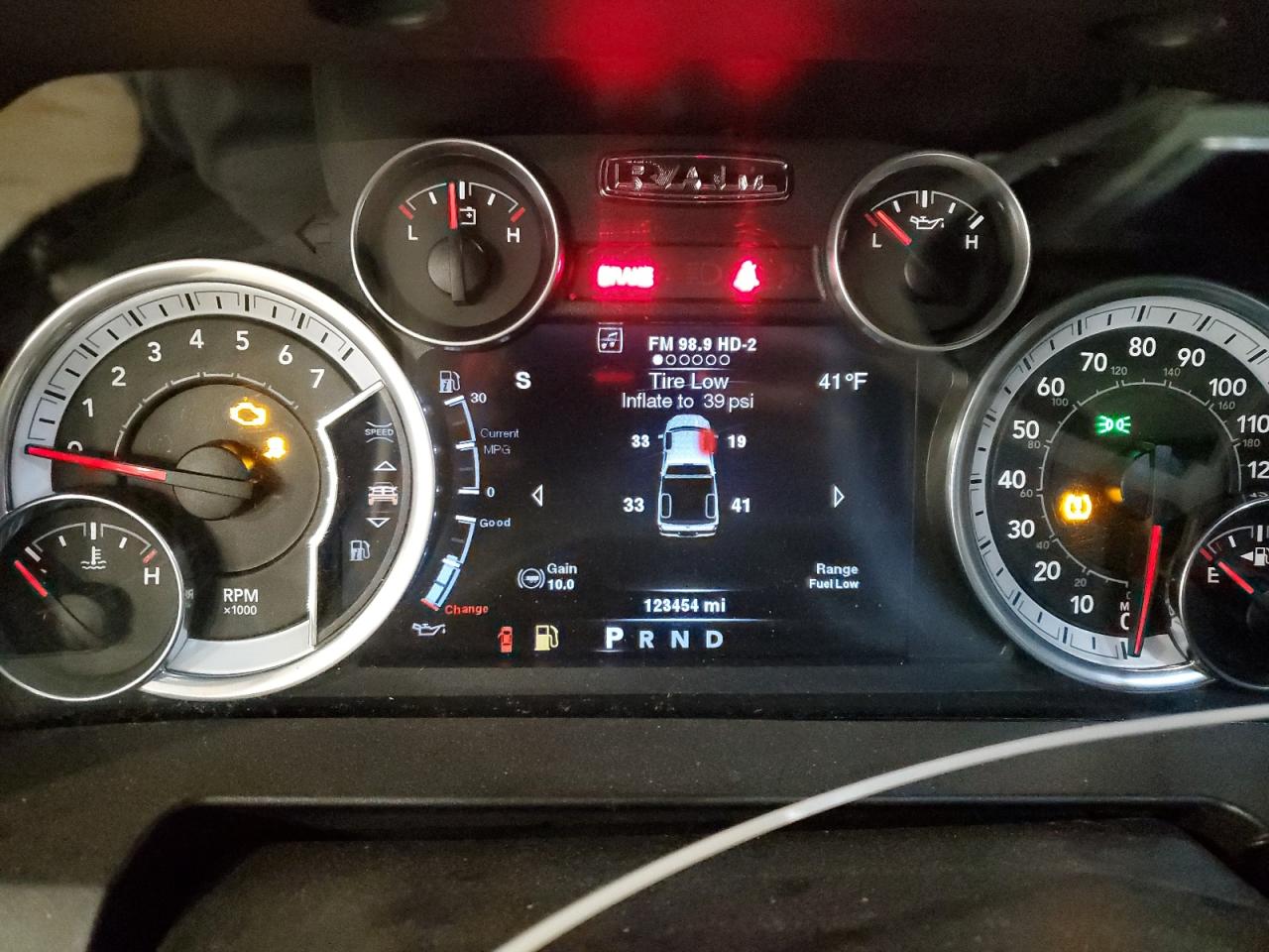 2014 RAM 1500 - Image 9