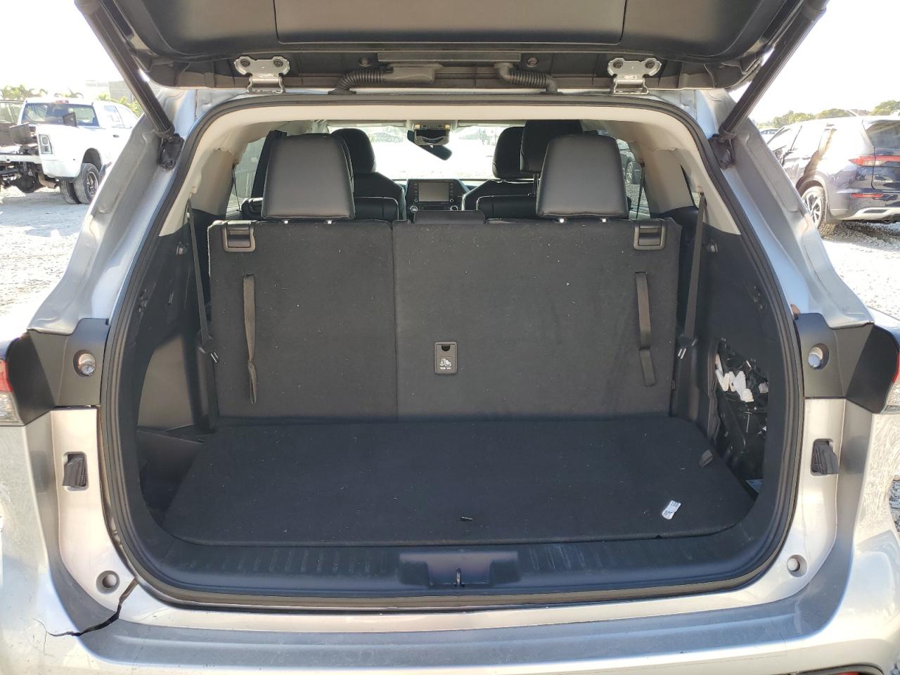 2022 Toyota Highlander - Image 6