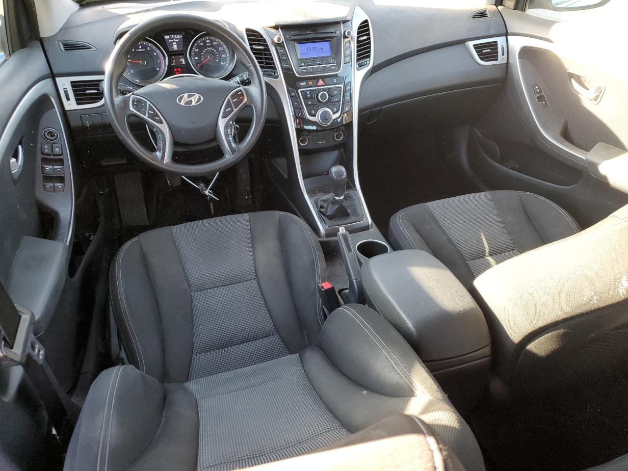 2013 Hyundai Elantra - Image 8