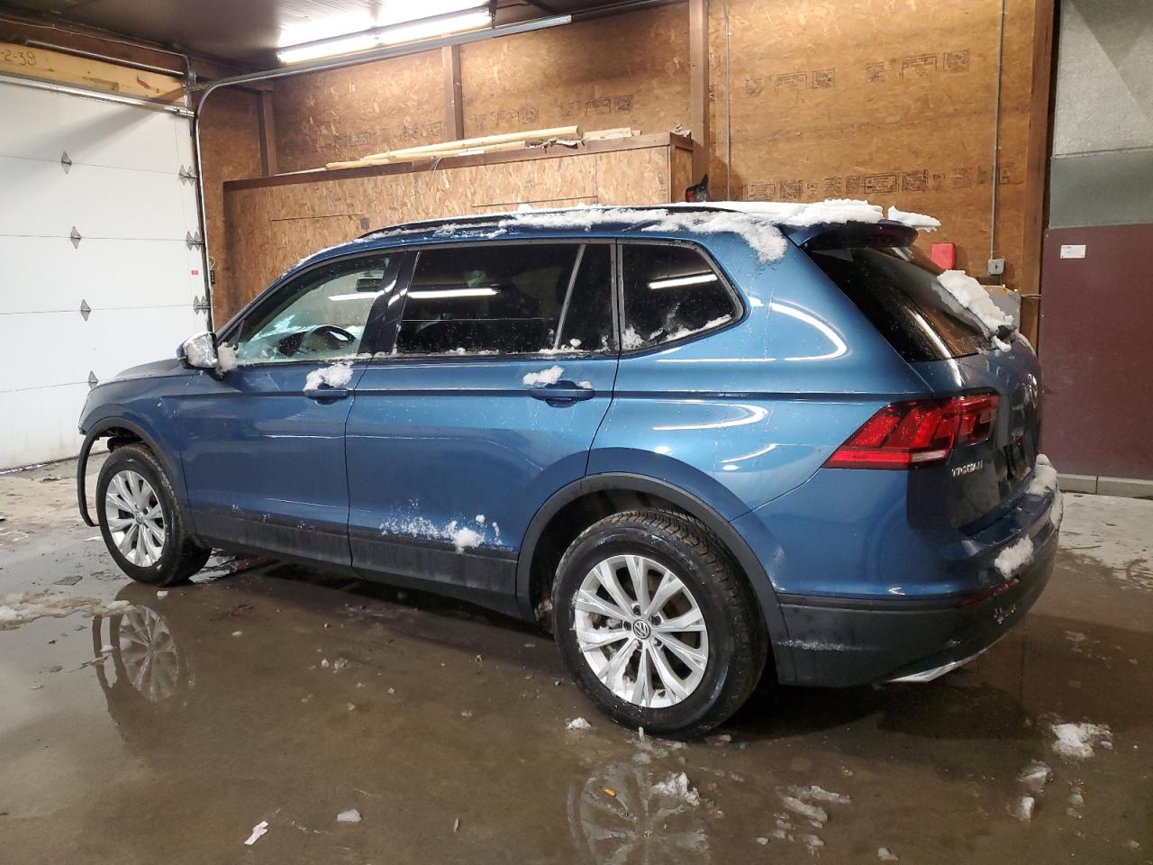 2018 Volkswagen Tiguan - Image 2