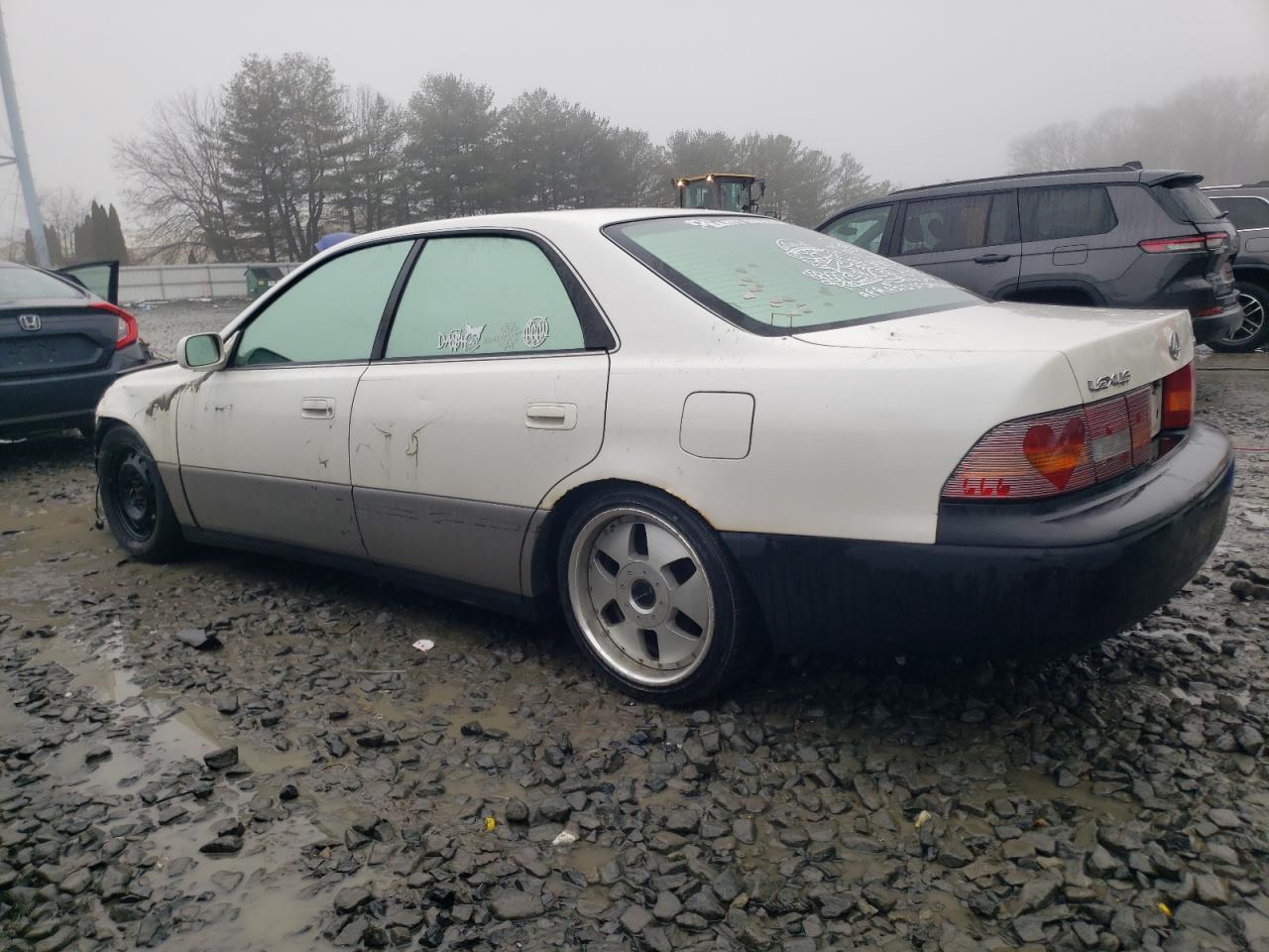 1998 Lexus ES - Image 2
