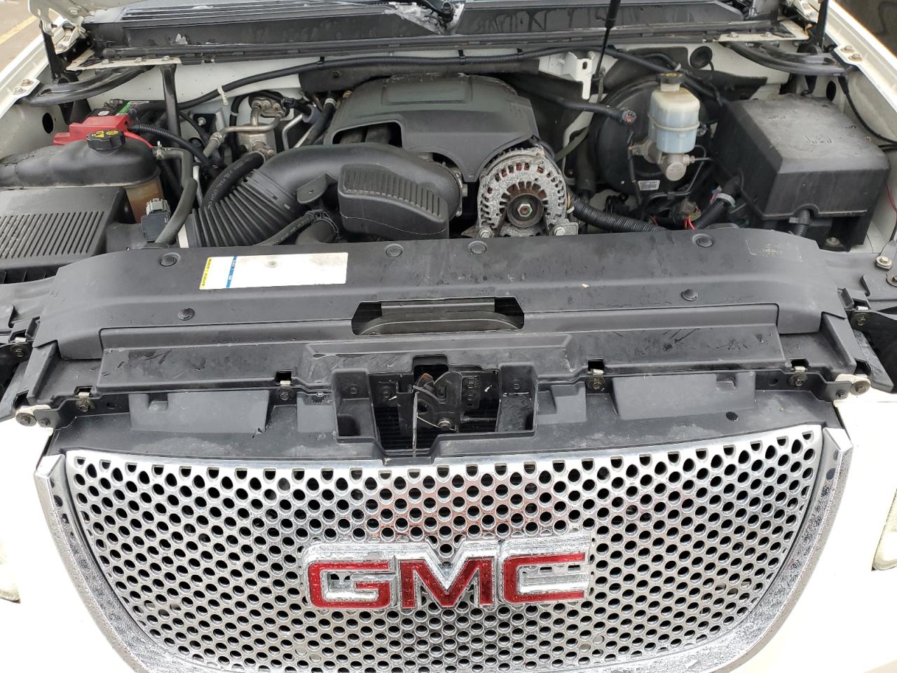 2011 GMC Yukon - Image 12
