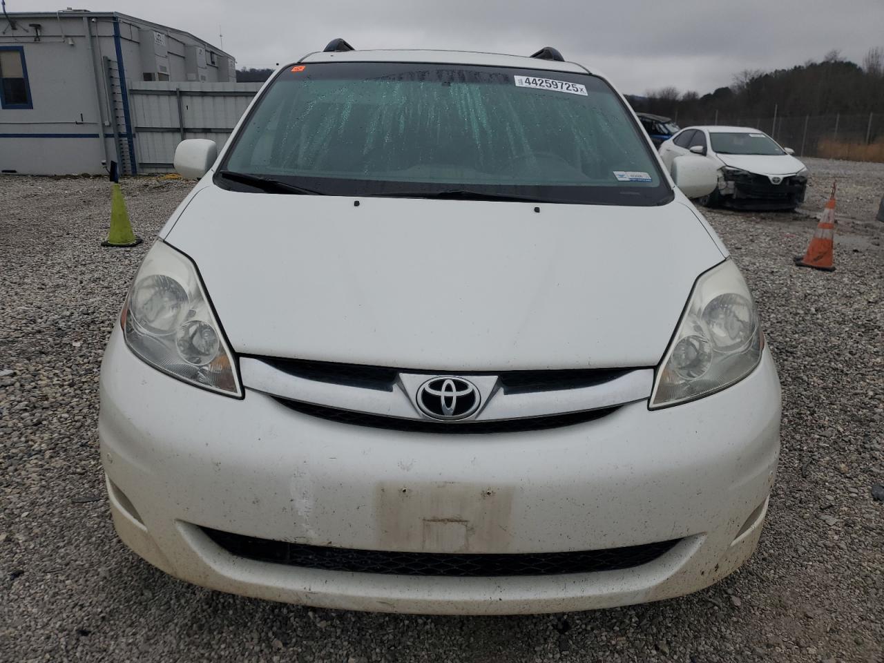2009 Toyota Sienna - Image 5